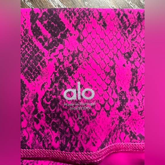 ALO Yoga Pink Snake Print Bike Shorts - Picture 1 of 2